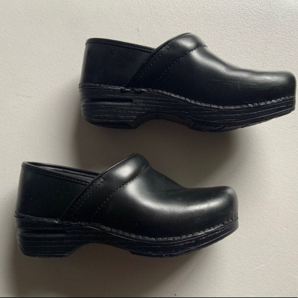 Women’s Dansko Black Leather Clogs SZ 37